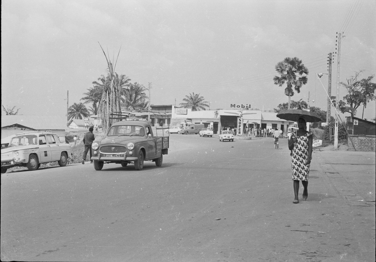 archivesducam's tweet photo. Le Quartier Bata-Nlongkak à Yaoundé, le 1er septembre 1964. https://t.co/2gBYeEQCyN