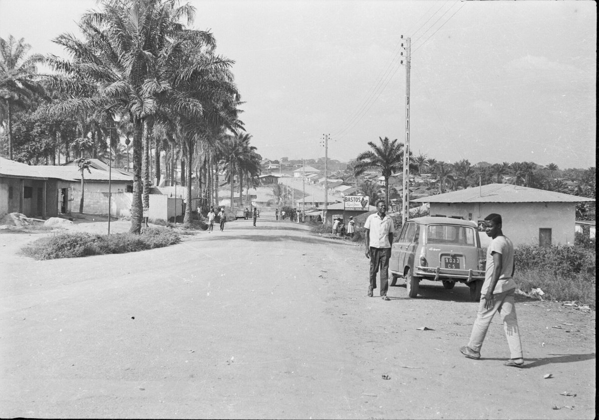 archivesducam's tweet photo. Le Quartier Bata-Nlongkak à Yaoundé, le 1er septembre 1964. https://t.co/2gBYeEQCyN