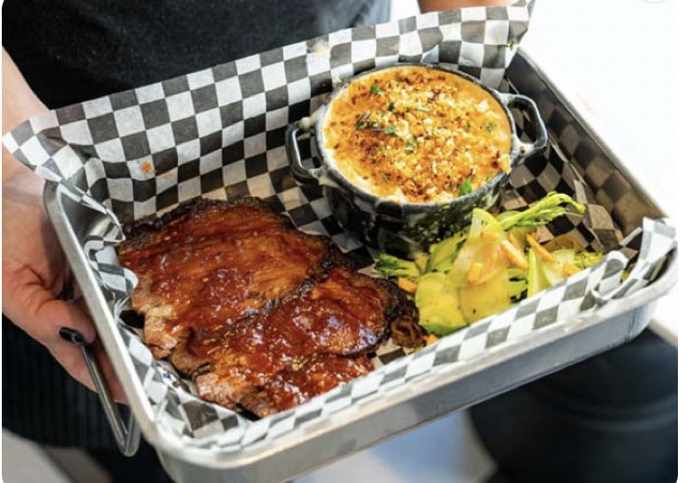 Running late for lunch? Try this week’s #ExpressLunch <a href="/YellowDoorYYC/">Yellow Door Bistro</a> - BBQ Mac &amp; Cheese with BBQ Beef Brisket &amp; a Broccoli Salad with Crisp Apple &amp; Charred Lemon. 🥦 3-course for $22 (and FREE parking too). yellowdoorbistro.ca/express-lunch/