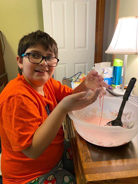 MrsGrabfelder's tweet photo. Cornstarch mud fun!! 🧪👩🏼‍🔬 https://t.co/NUi7bL4rsk