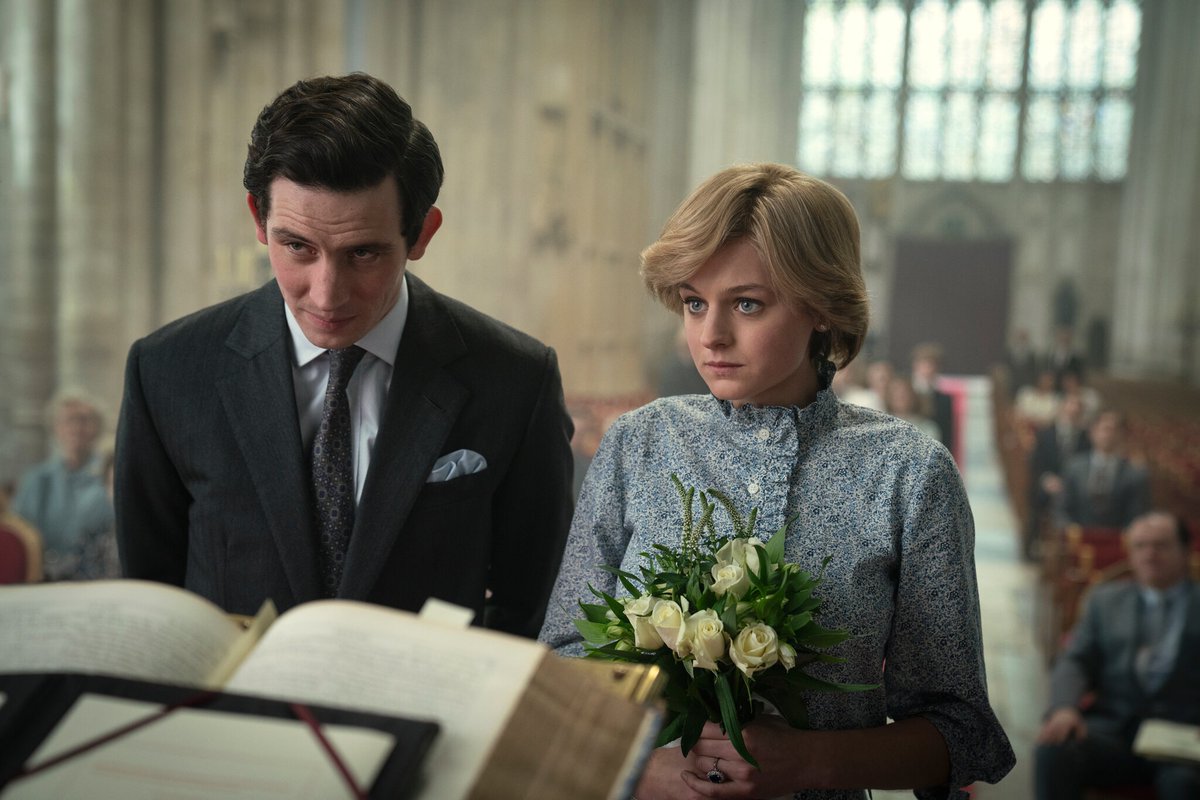 carinanovarese's tweet photo. Está mal pensar que faltan 30 horas para que se estrene la temporada 4 de The Crown y desear que esté medio nublado para no tener culpa de encerrarse mientras afuera brilla el sol? Flor de egoísmo. Ah no. Cero culpa. Entra Lady Di en escena https://t.co/thk2aBUthh https://t.co/I1Ucdvp9Do