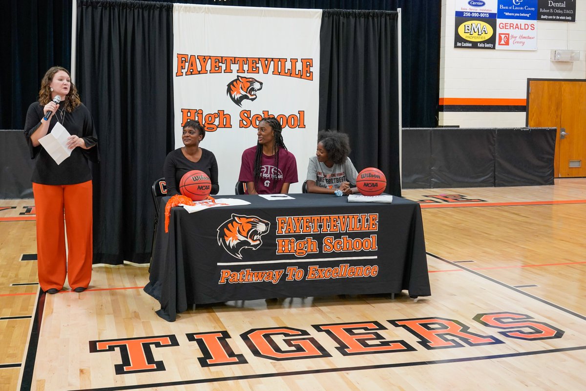 FHSTigersROAR's tweet photo. Big day at FHS as Lady Tiger standout Za’Naria Robinson signed to continue her education as a student-athlete at the University of Arkansas at Little Rock. Za’Naria is the first FHS girls’ basketball player to sign a Division I scholarship. https://t.co/9cbA5uclKx