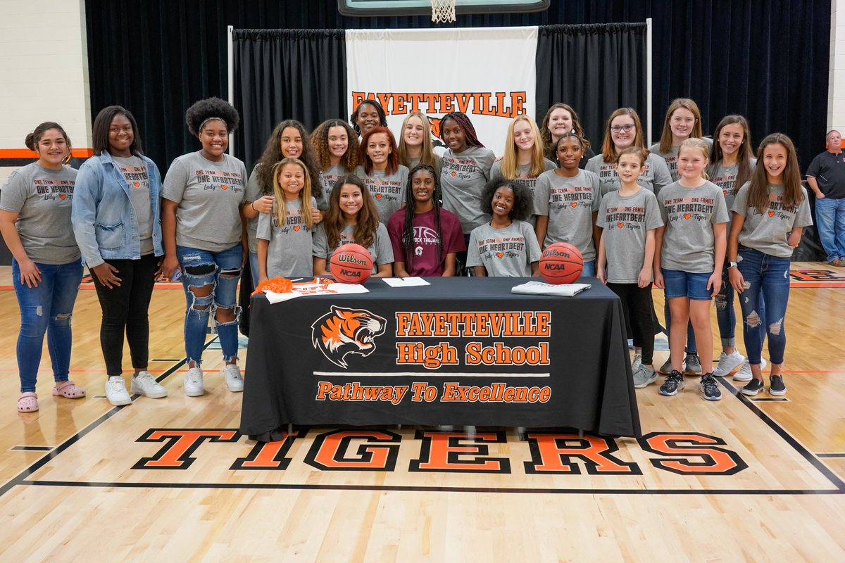 FHSTigersROAR's tweet photo. Big day at FHS as Lady Tiger standout Za’Naria Robinson signed to continue her education as a student-athlete at the University of Arkansas at Little Rock. Za’Naria is the first FHS girls’ basketball player to sign a Division I scholarship. https://t.co/9cbA5uclKx