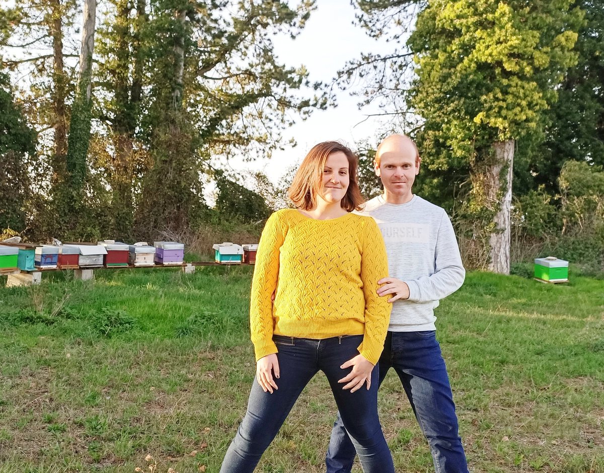 MieldeChampagne's tweet photo. Le Miel de la Champagne Crayeuse c'est avant tout une belle histoire d'amour entre les deux apiculteurs et les abeilles 🐝❤
Shooting photo improvisé 📸  https://t.co/PDotq0hOjm
#mieldelachampagnecrayeuse #mieldefrance #amour #amoureux #apiculteurs #couple #abeilles #photo https://t.co/rAkV7tr8ke