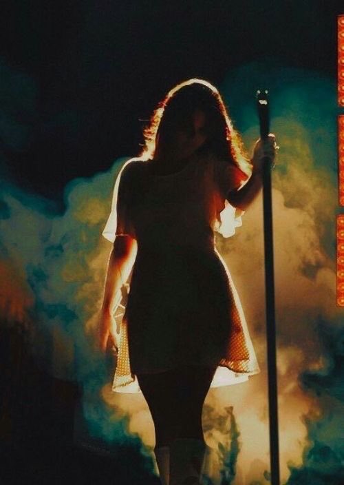 BADDYSD4DDY's tweet photo. what’s your all time favourite artist? https://t.co/XDFNHEr33i