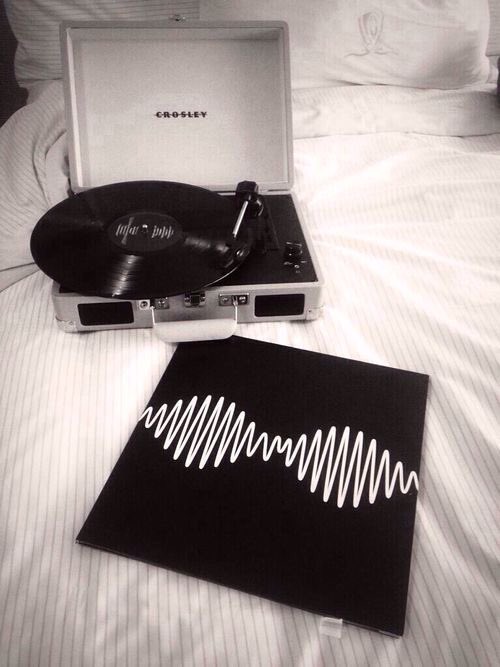 BADDYSD4DDY's tweet photo. do you collect vinyls/cds? if yes, show me your favourite ones https://t.co/My4qRZwQEU