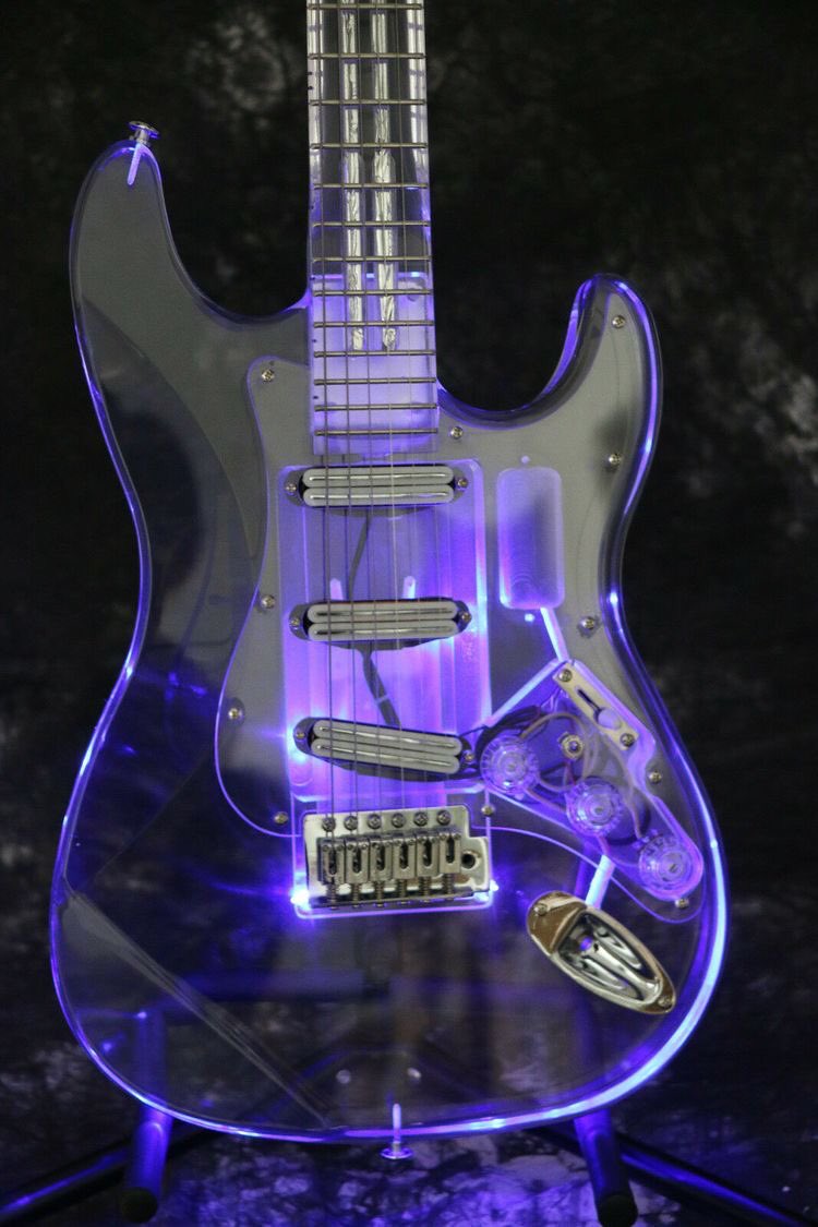 BADDYSD4DDY's tweet photo. do you play any instruments? https://t.co/w5C3GojRB9