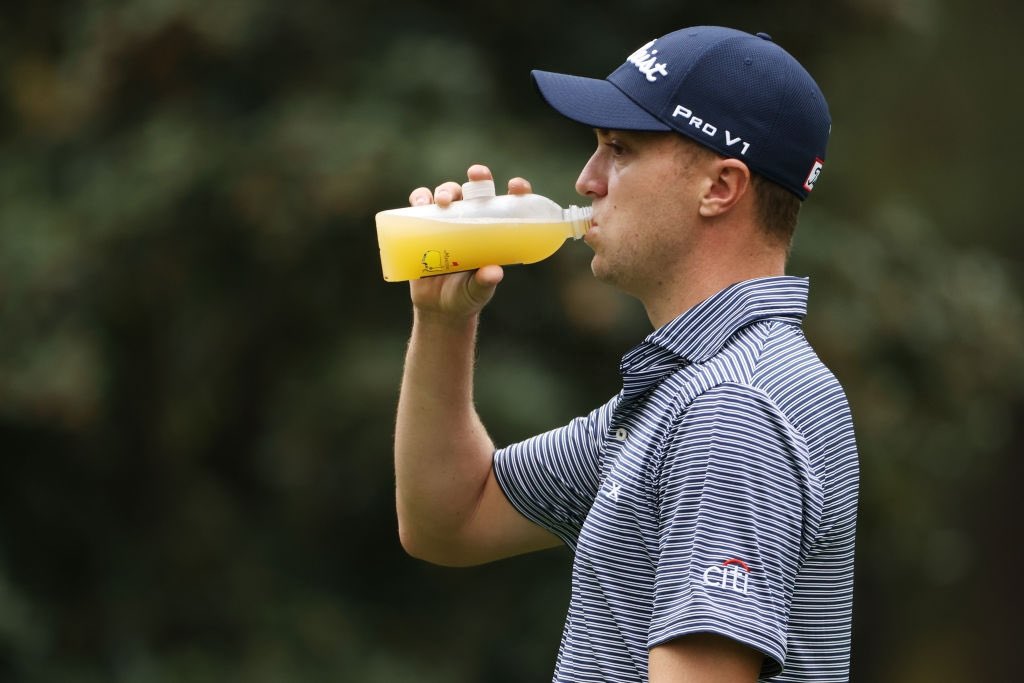 TrackingJT's tweet photo. 🚨HE BURIES IT. CLOSING BIRDIE!🐦

‼️Justin Thomas shoots a second round -3, 69 and shares the lead at 9 under par. What a day of golf, let’s go!🔥 #TheMasters https://t.co/l6JhROezRu