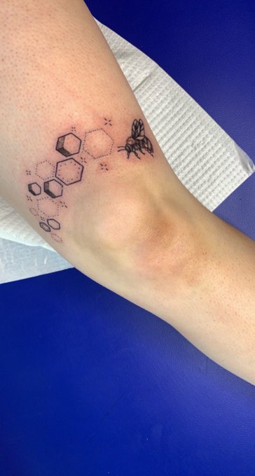 2 pic. I got a tattooooooooo https://t.co/t9EnRuTUGf