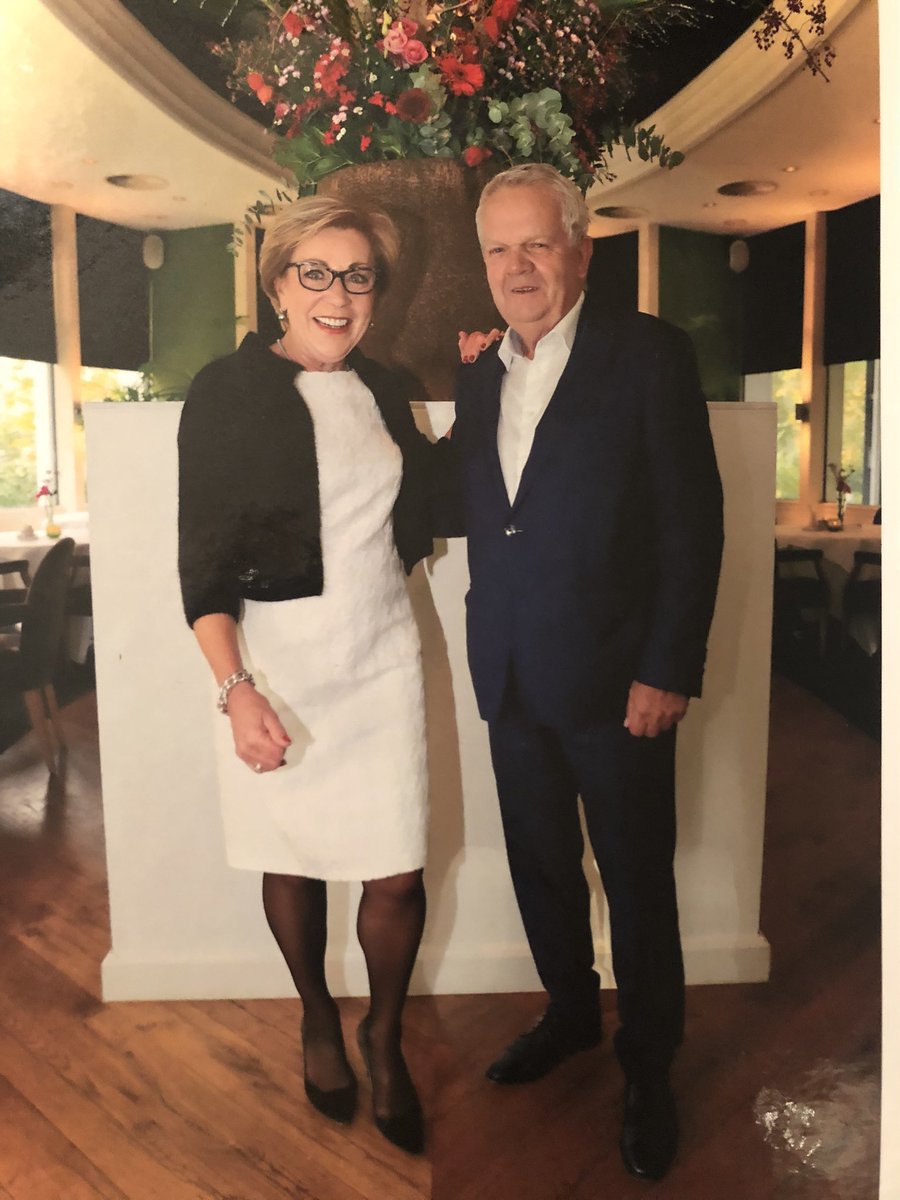 PeggyGeelen's tweet photo. @decluit Gefeliciteerd! En die van mij ook😀.. 49 jaar.. dat ze ooit hebben bedacht dezelfde trouwdatum te kiezen🤔 https://t.co/ScCFykXJlt