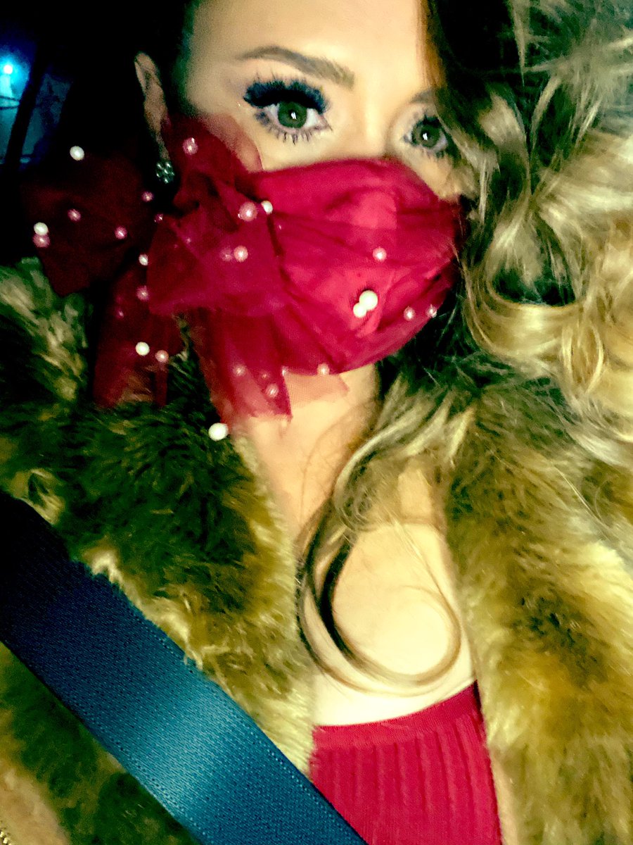 LijanaWallenda's tweet photo. #masksarethenewaccessory #matchyourmask #fancymask https://t.co/NuCBG7Cu37