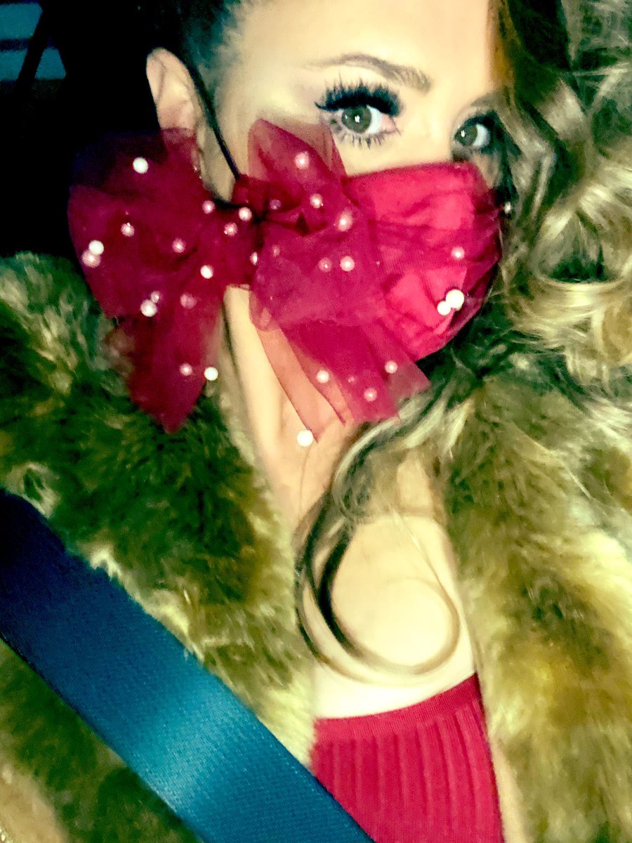 LijanaWallenda's tweet photo. #masksarethenewaccessory #matchyourmask #fancymask https://t.co/NuCBG7Cu37