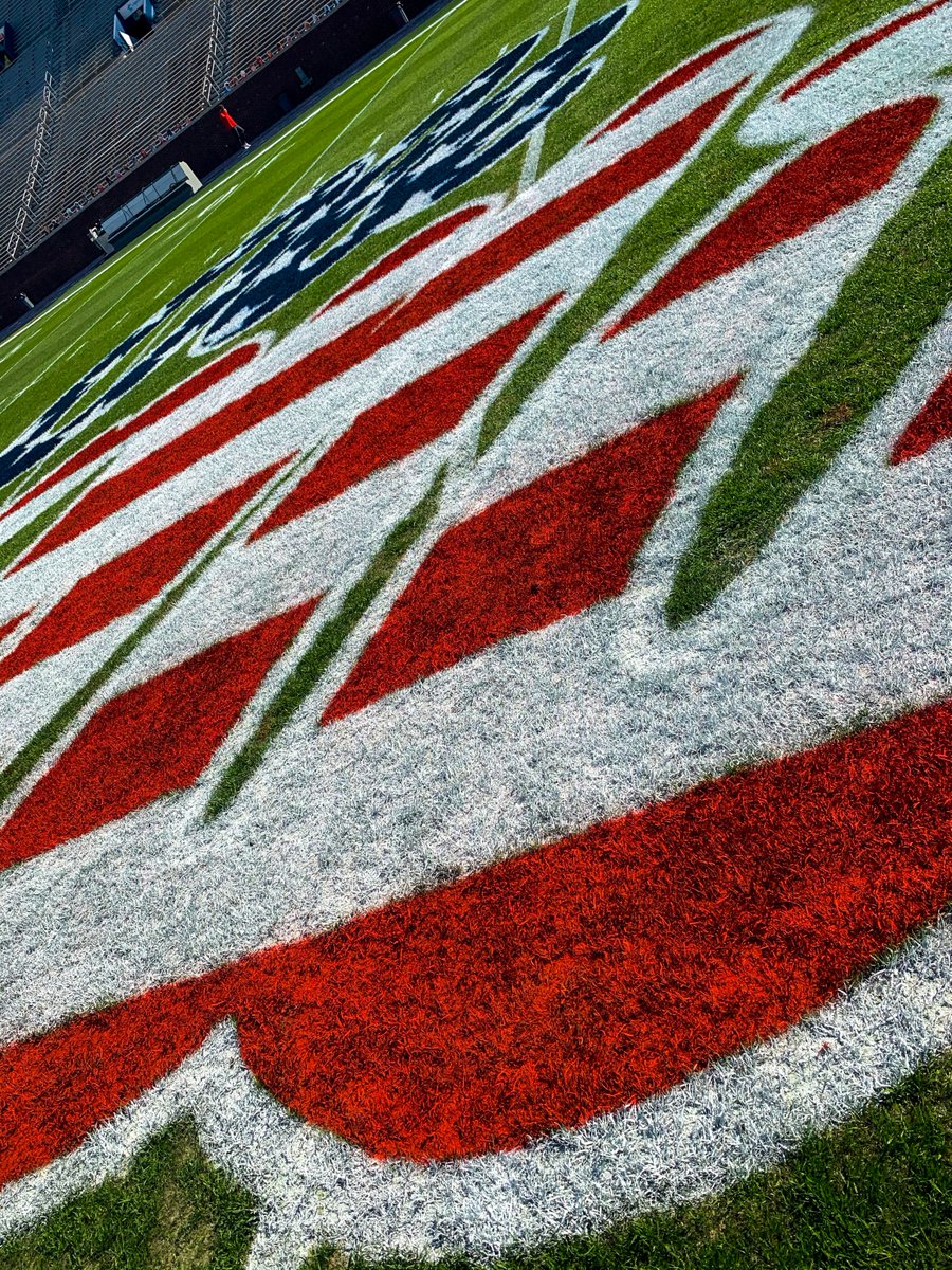 OleMissFB's tweet photo. Lookin' good Vaught-Hemingway. https://t.co/P4MPoHEXgz