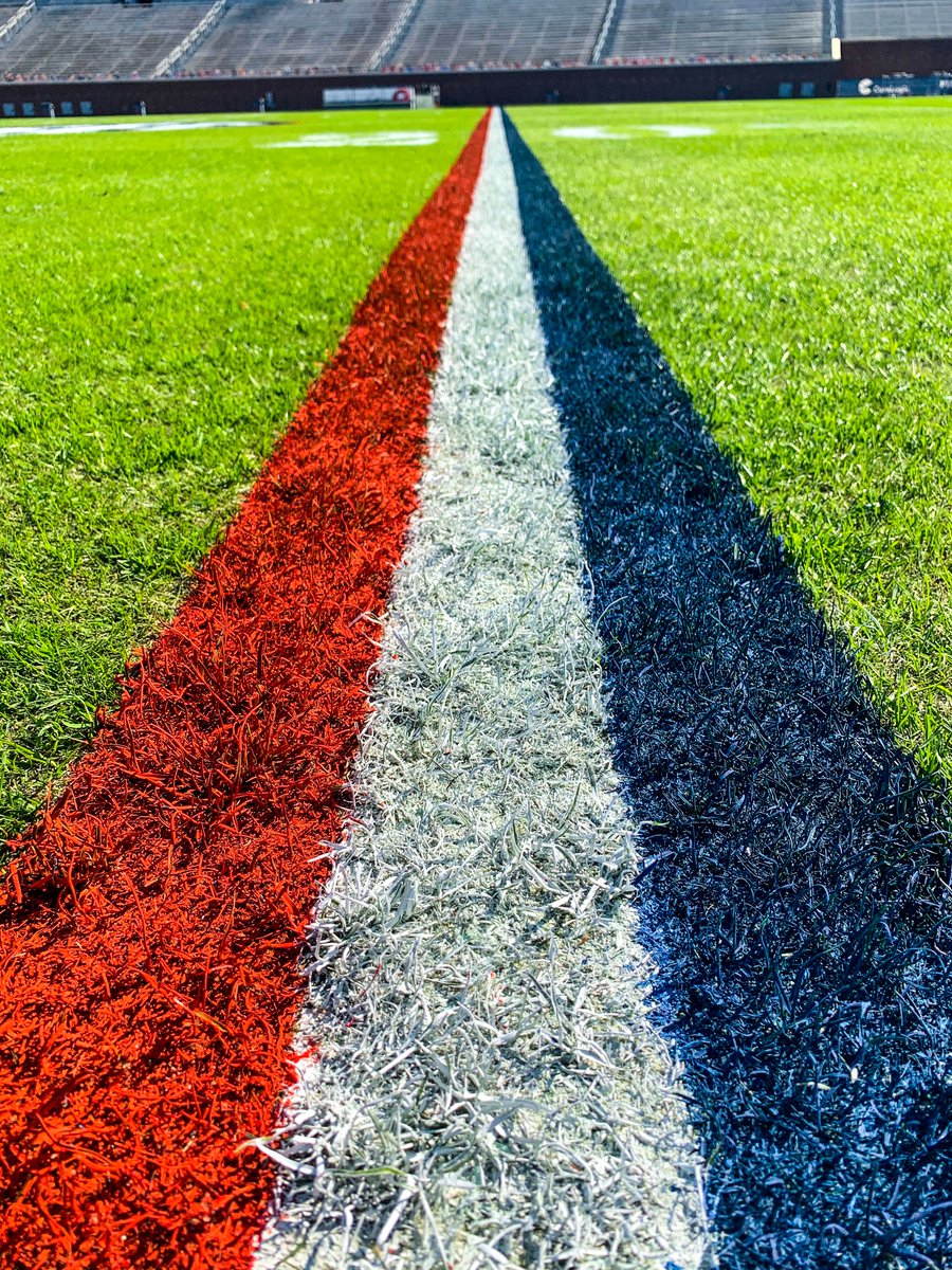 OleMissFB's tweet photo. Lookin' good Vaught-Hemingway. https://t.co/P4MPoHEXgz