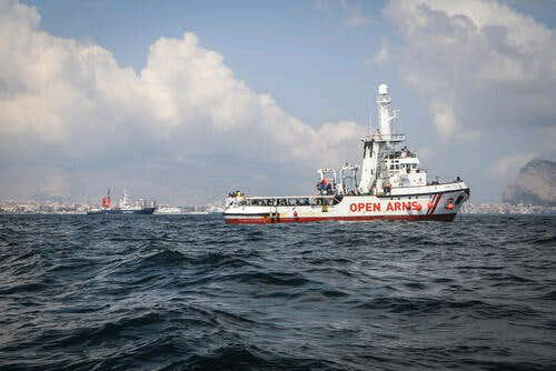 baphometx's tweet photo. EU policies to blame for refugee shipwrecks in central Mediterranean | Doctors Without Borders https://t.co/T4Qw6ahi46
#RefugeeCrisis #HumanRights #AsylumSeekers #SavePassage #Mediterranean https://t.co/UJ0HfZIRIE