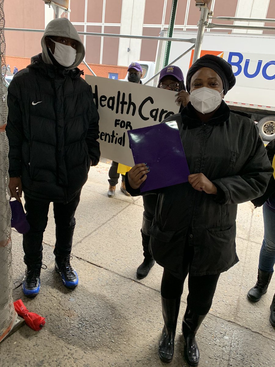 32BJSEIU's tweet photo. We delivered letter’s from leaders in privately managed homeless shelters throughout the city, urging @nyccouncil members to support security officers by co-sponsoring these bills at @StephenLevin33 & @cmlauriecumbo office. #RespectSecurity https://t.co/PSqvQU8AL5