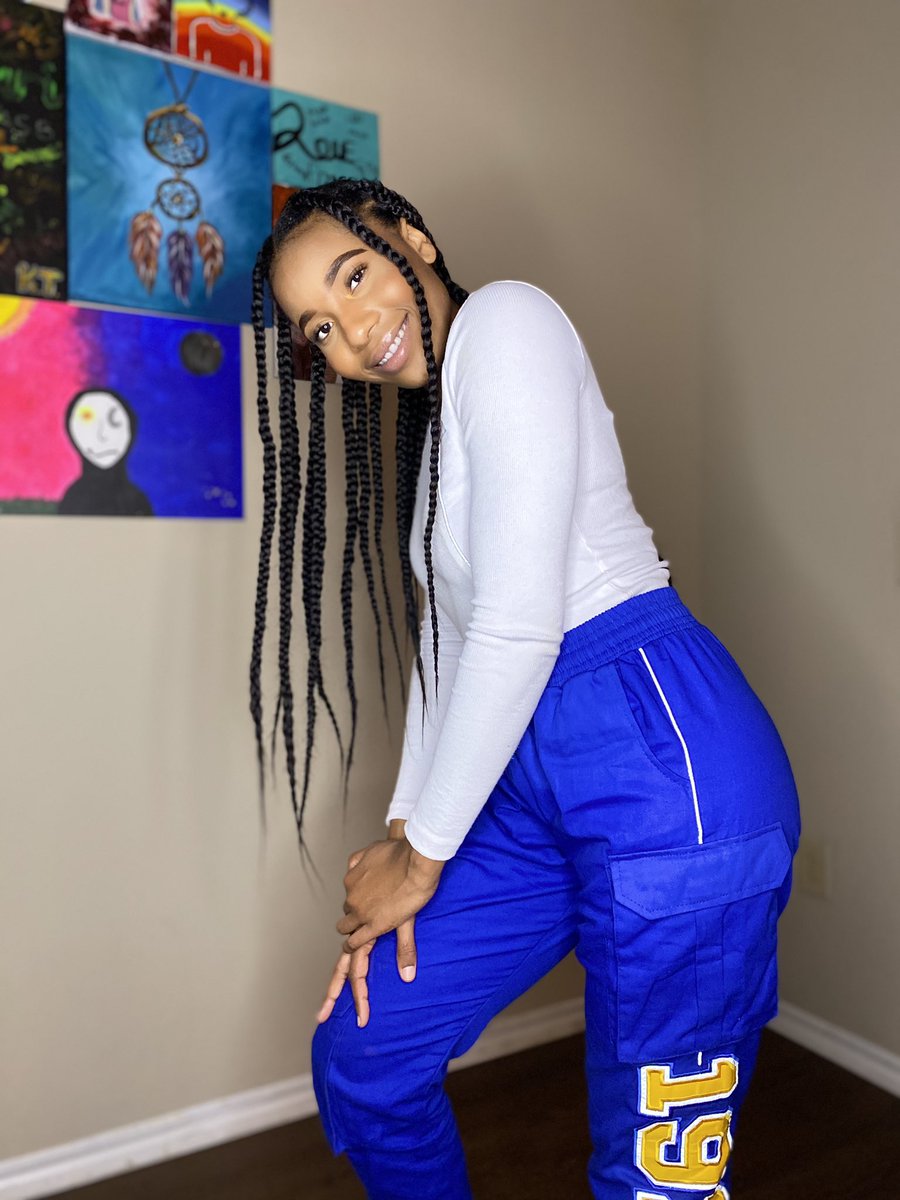 ModelModelType's tweet image. Because yesterday was Founders Day 💛💙 #prettypoodle #SGRhoTurns98 #SGRho #noonecan #SigmaGammaRho #true2thecode