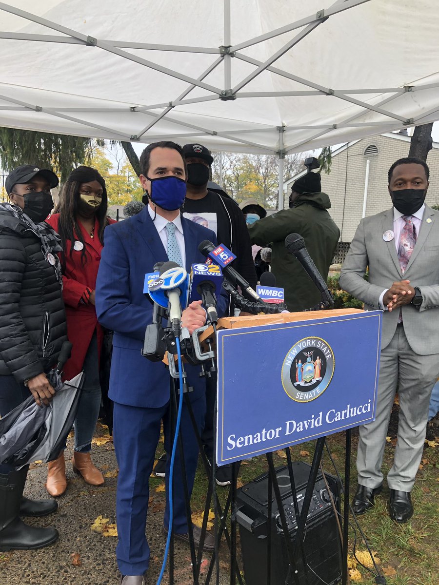 SenatorCarlucci's tweet photo. Today, we held a ceremony to rename part of Rt. 45 in #SpringValley, the Sandra L. Wilson Memorial Highway in memory of security guard, Sandra Wilson. https://t.co/0OOqOZDs95