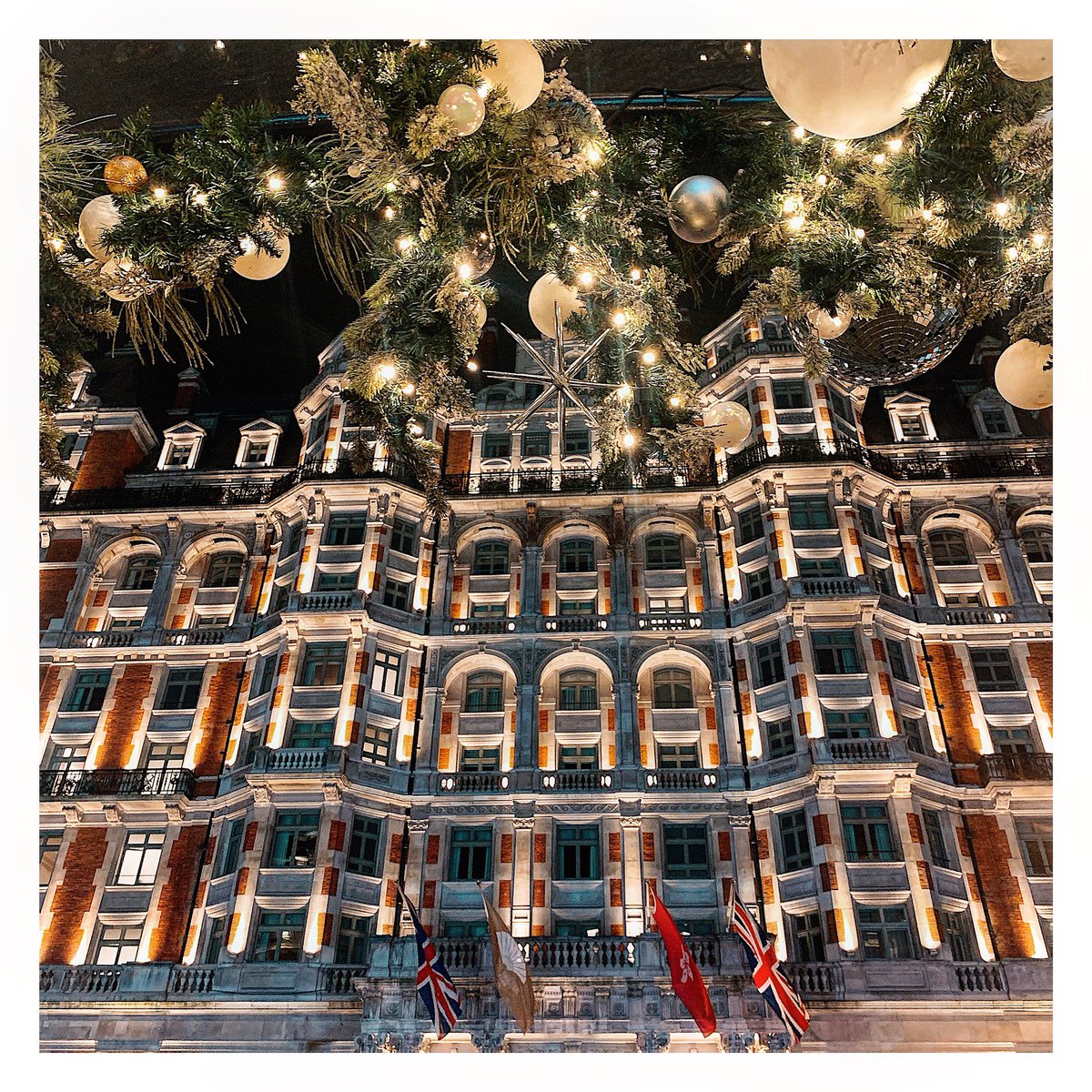 MO_LONDON's tweet photo. It’s beginning to look a lot like Christmas in Knightsbridge with this magical view from our neighbour @HarveyNichols 🎄🎁🌟✨
#MagicInKnightsbridge #ChristmasIsComing #festiveseason #londoncalling #FANtasticLondon #ImAFan https://t.co/ZJ7hYoV17f