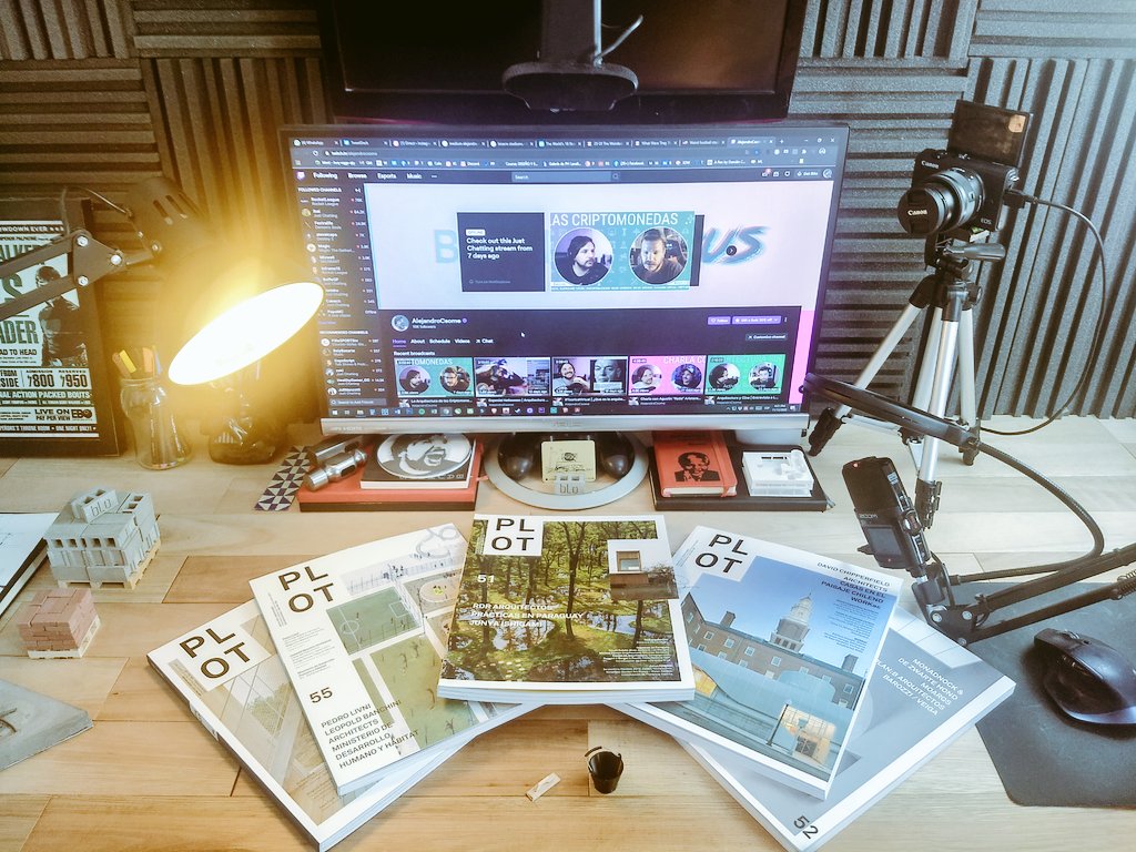 alejandrocsome's tweet photo. ¡Hoy a la noche hay #Librosaurus en Twitch! A eso de las 23 vamos a estar viendo los últimos cinco números de @RevistaPLOT. ¡Estrenamos cámara cenital!. Mucha Arquitectura jamón del medio en estás ediciones. Dale veni que prendí una sola vez esta semana.

https://t.co/XEwWONboAm https://t.co/NoEZnSn1Kj