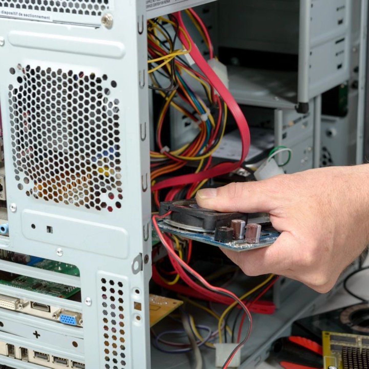 TekTrekComputer's tweet image. An intimidating repair for you is just another day for us -- that’s why you should always call in the experts. #computershop #fixcomputer #fixlaptop #networkingservices #networksupport #itservice #itsupport #remotecomputerhelp #laptoprepair #computerbackup #datarecovery