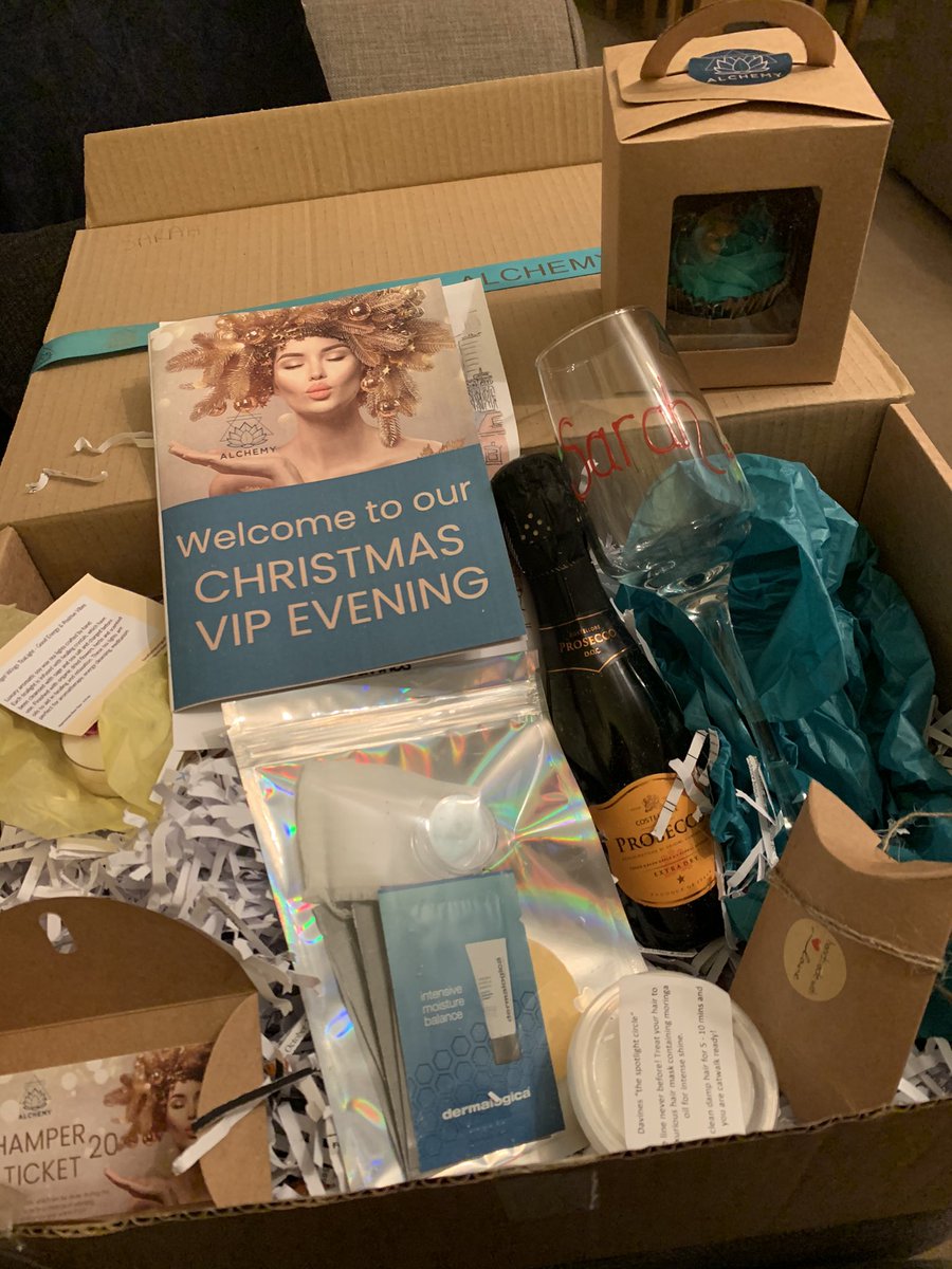 sarahtudor12's tweet photo. The lengths small businesses go to to recreate Christmas spirit is incredible. Thanks for a lovely evening @The_Alchemy_  👏🏼🥂🎄 #shoplocal https://t.co/3G8oBTF8kQ