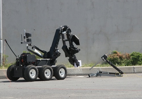 UltralifeCorp's tweet image. With #defense departments eager to invest in better #EODrobots (#BombDisposalRobots), choosing a #battery that is pre-certified to MIL-PRF-32383/3(CR) can prevent delays to market.  hubs.ly/H0y3X_00