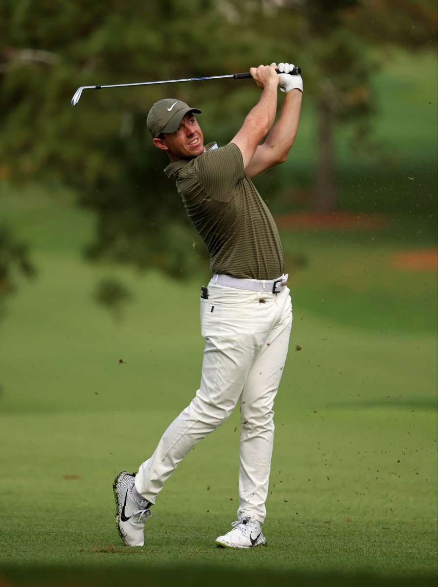 TaylorMadeCA's tweet image. Major momentum. 💯

@rorymcilroy (-3) throws 6 birdies up on the board and zero bogeys for a Friday 66, which is tied for the lowest of the day. #P7MB #TeamTaylorMade