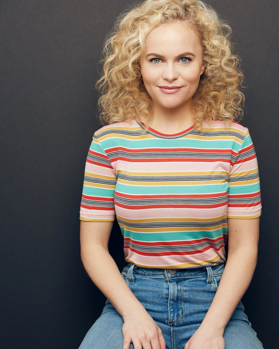 MeliaBrianne's tweet photo. Am I the only one who thinks @amandajanecoop would make the perfect @hallmarkchannel actress!!! I would love to see her in their movies and on @HomeandFamilyTV https://t.co/nnNScfE4lj