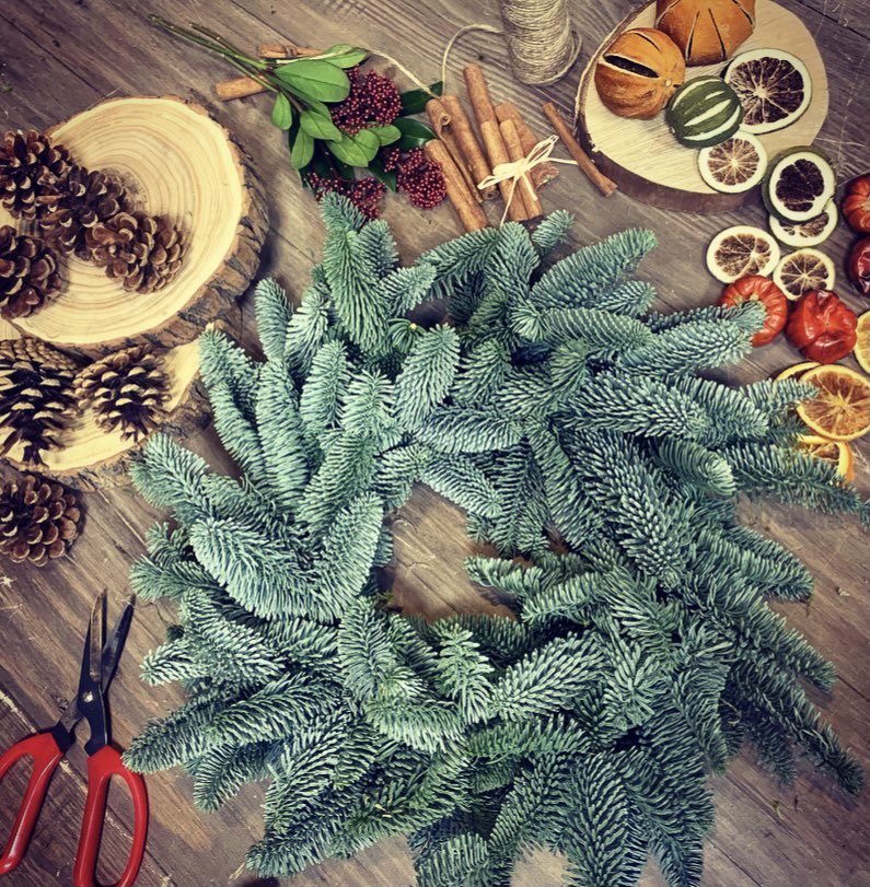 Christmas Wreath Kits are now available to pre-order online! 
These fantastic kits contain all you need to make your very own masterpiece this christmas ♥️ 
swfloral.co.uk