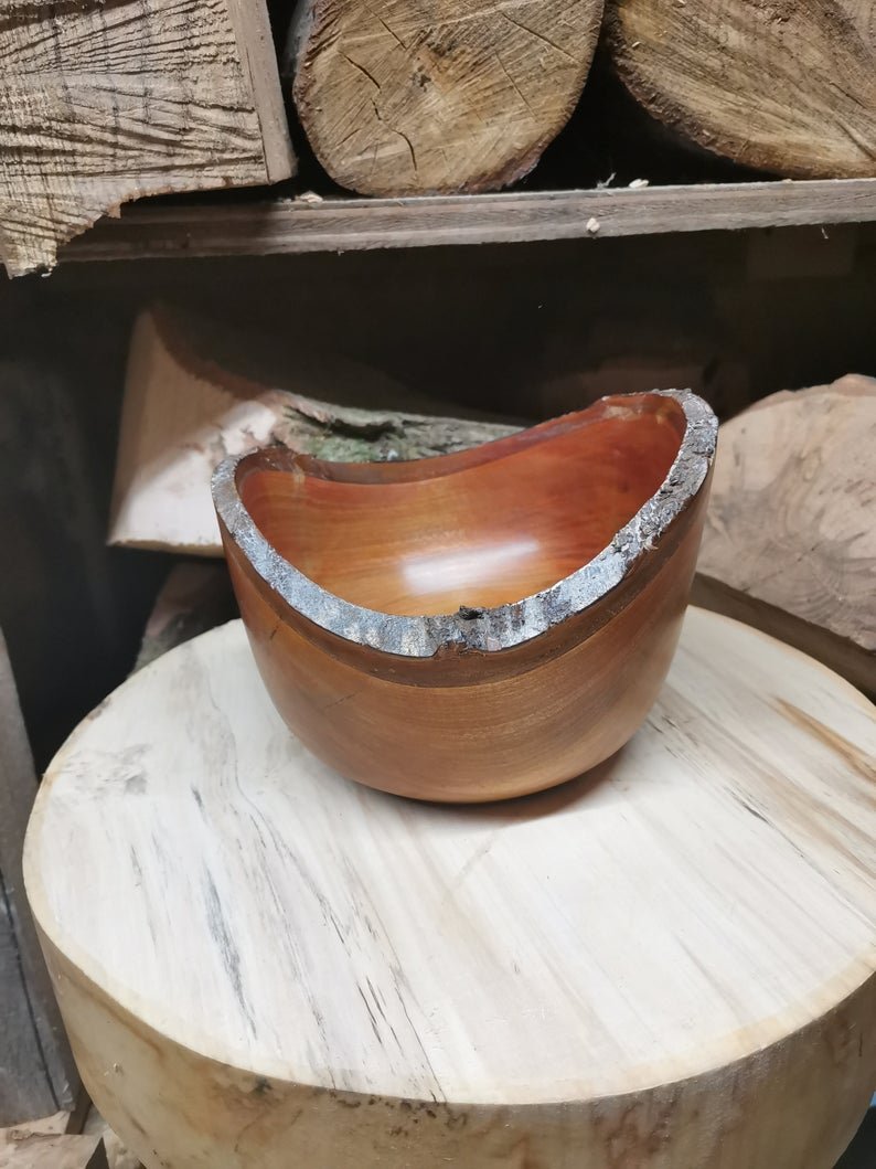 Samsim121's tweet photo. Check out my dad's Etsy shop! He has been turning wood from the Mendip Hills. Christmas decorations and bowls. Lock-down skills! https://t.co/2J9KlE573D https://t.co/ysWD9P45Ju