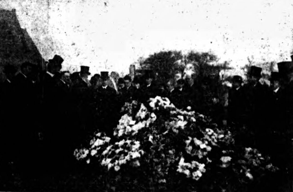 EFC_Statto's tweet photo. A photo of the funeral of George Mahon, who played a key role in Everton's move to Goodison Park, in 1908. #EFC https://t.co/syzSAw2v4I