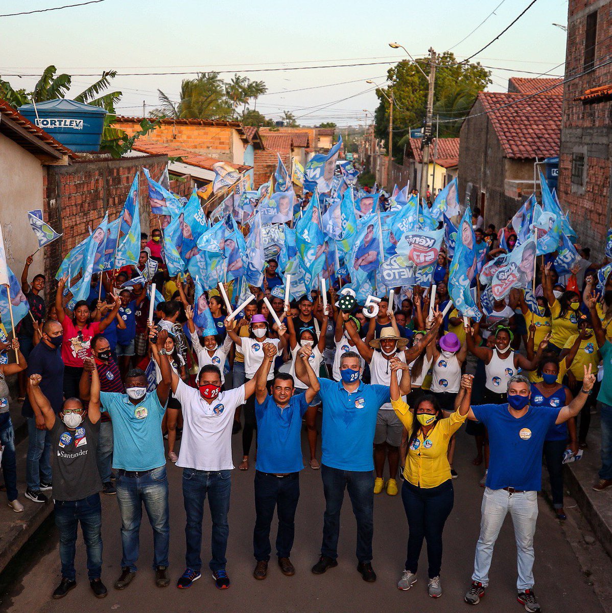 netoevangelista's tweet photo. Obrigado Monte Castelo, Bairro de Fátima e Cidade Olímpica pela acolhida de hoje.
Vamos juntos, vamos pra cima, que tá chegando a hora!
#Neto25 #VamosFazerAcontecer #SãoLuís https://t.co/PQurKshbbz