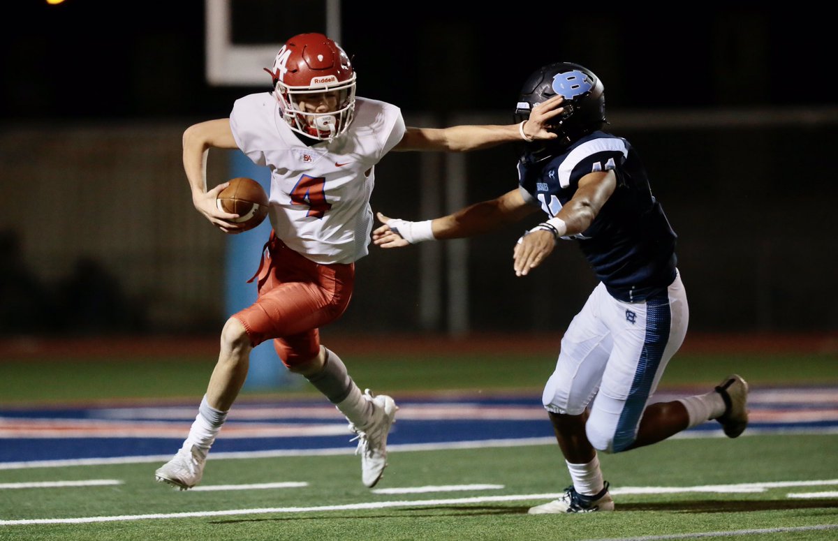 LambieMark's tweet photo. At Irving High School, Chapin leads Bel Air 10-7 in the first. @elpasotimes #txhsfb https://t.co/HtvGhfORdv