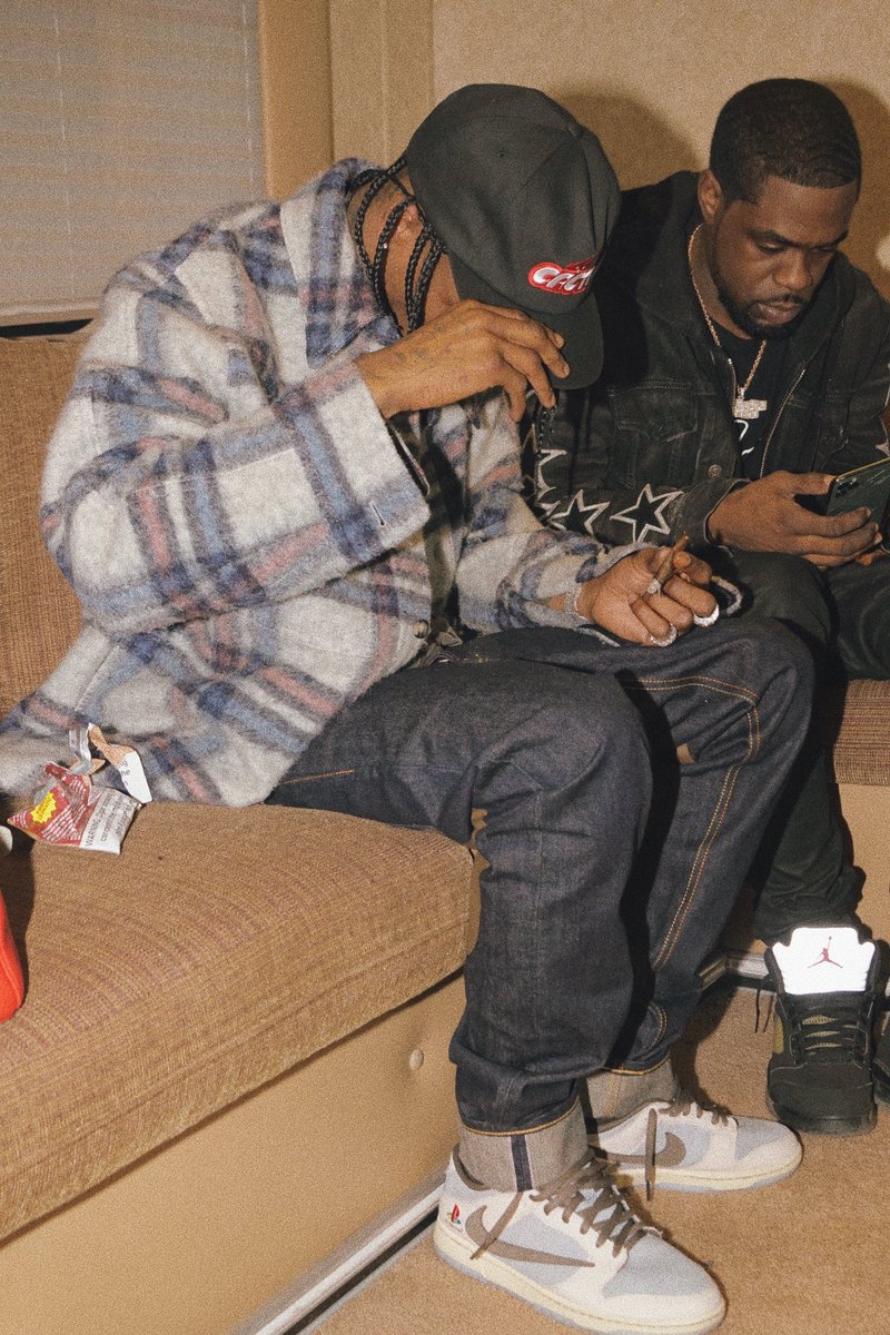 ComplexSneakers's tweet photo. 🎮🌵🔥@trvisXX 

📸: @BrandonAlmengo https://t.co/ZEjCRrI1zq