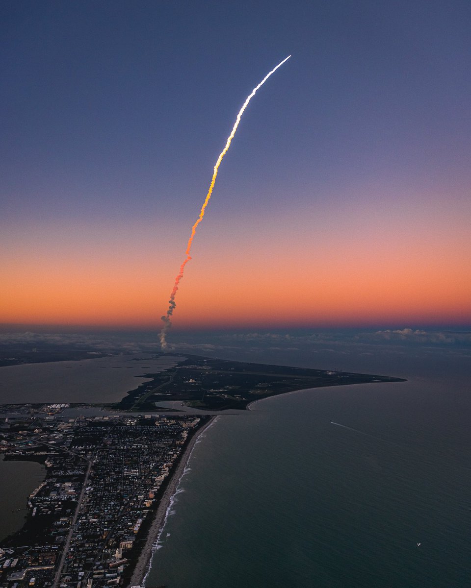 AGPfoto's tweet photo. Stunning #AtlasV sunset launch from 3.000 ft!
@ulalaunch #ula https://t.co/5nP66A5sfe