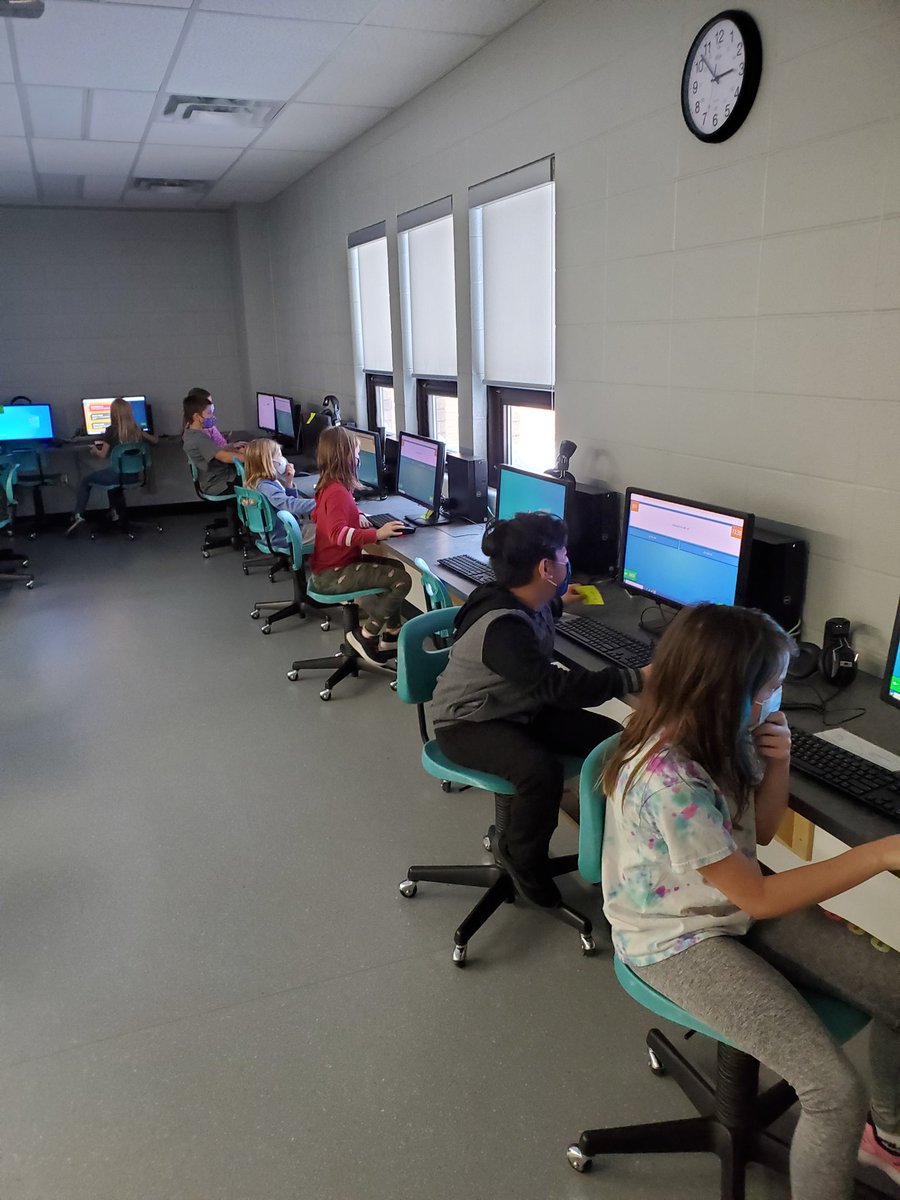 jill_paulsen09's tweet photo. Even though it was a short week, there was lots of learning still happening at HES! #pssdmpsc #learningeverywheretogether https://t.co/7MDplpXQpE