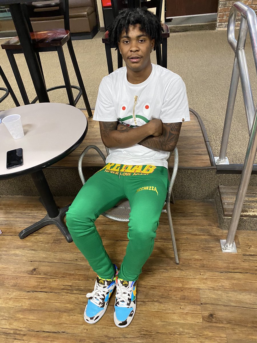 twosmooveee's tweet photo. Big 20! 🤟🏾🥳 https://t.co/wpP1edziEn
