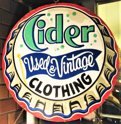 Cider104's tweet photo. 中目黒サイダーは本日から営業再開しました！！AM11時～PM19時の営業スタイルです！！本日のアイテムは 1940年代 U.S.M.A. TYPE A-1 カデットジャケットです！！カデットジャケットの中でもフロントボタンタイプは非常に珍しい最高のスペシャルアイテムです！！https://t.co/MojII9eTDl https://t.co/keiwH5Mwsl