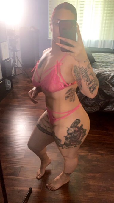 I need an emoji for this pose https://t.co/HXcTSnPqOD<a href="/tag/tittytuesday"class="tags"><span>#tittytuesday</span></a>