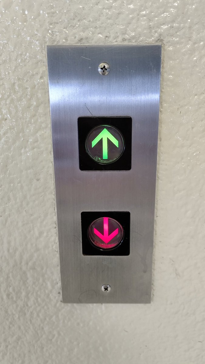 cider_elevator's tweet photo. ヨシヅヤ大口店のエレベーター
(東芝製 特注セレブラム)
定員:24名 積載:1600kg 停止階:1,2,3,R
アナウンス、到着チャイム共に無し https://t.co/rVyGgTmvuE