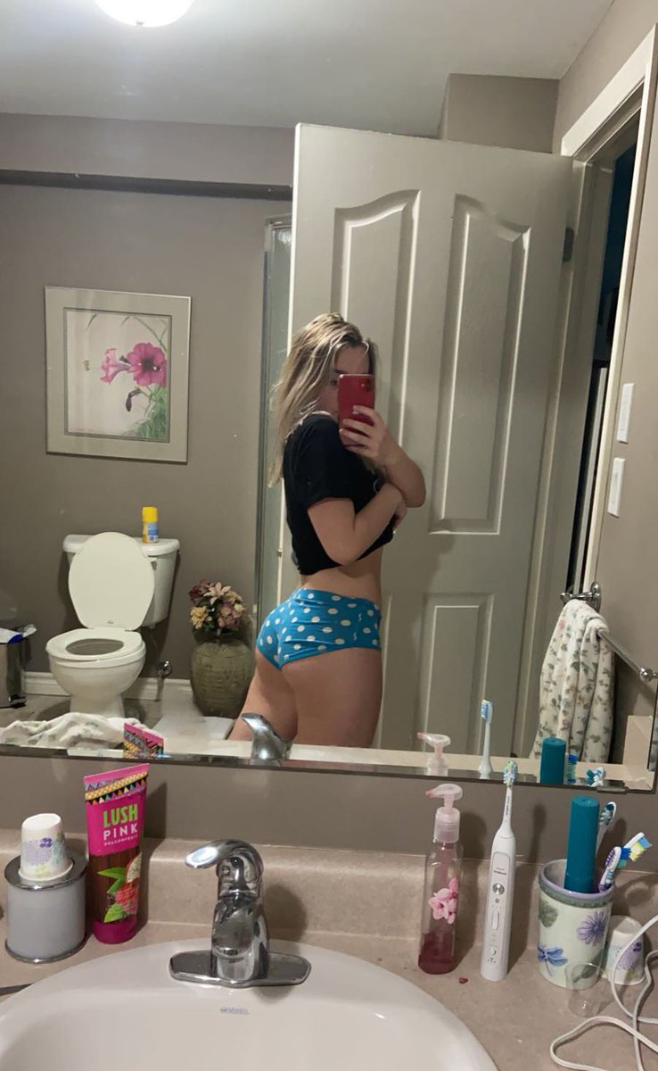 Henriette Panse close up a seductive glance promises untold pleasure