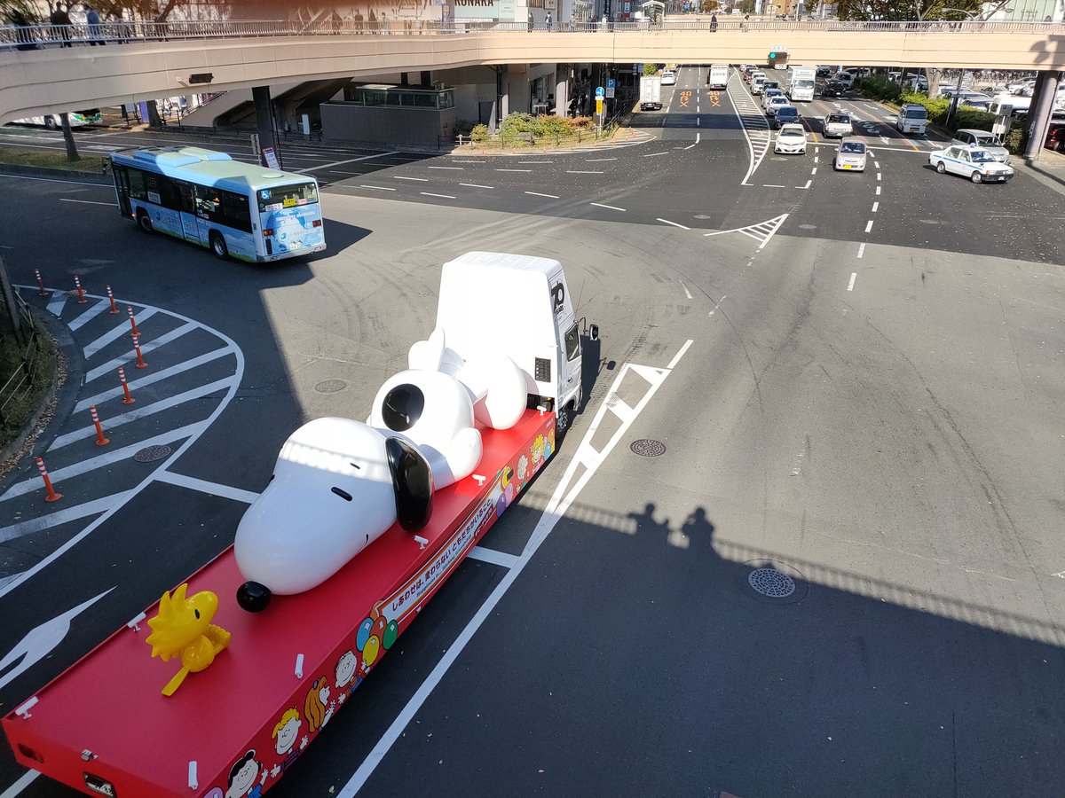 Toshi 朝に会えました 仙台駅前 だいたい３０分周期で仙台駅前周辺に帰ってきます でも 駅前通りを通るとは限らないけど 笑 スヌーピー ピーナッツ70