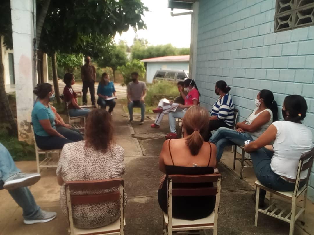 LEDYT1's tweet photo. Continuamos el Despliegue en el territorio con nuestras estructuras Políticas del @PartidoPSUV. Afinando los detalles para la Contundente Victoria del Pueblo este 6D
@NicolasMaduro 
@dcabellor 
@PsuvPampanito
@leonelpsuv 
@Gerardo4fPsuv 
@hugbelpsuv 
@ApcPampan 
@jpsuv_pampanito https://t.co/Xx7KhXK2si