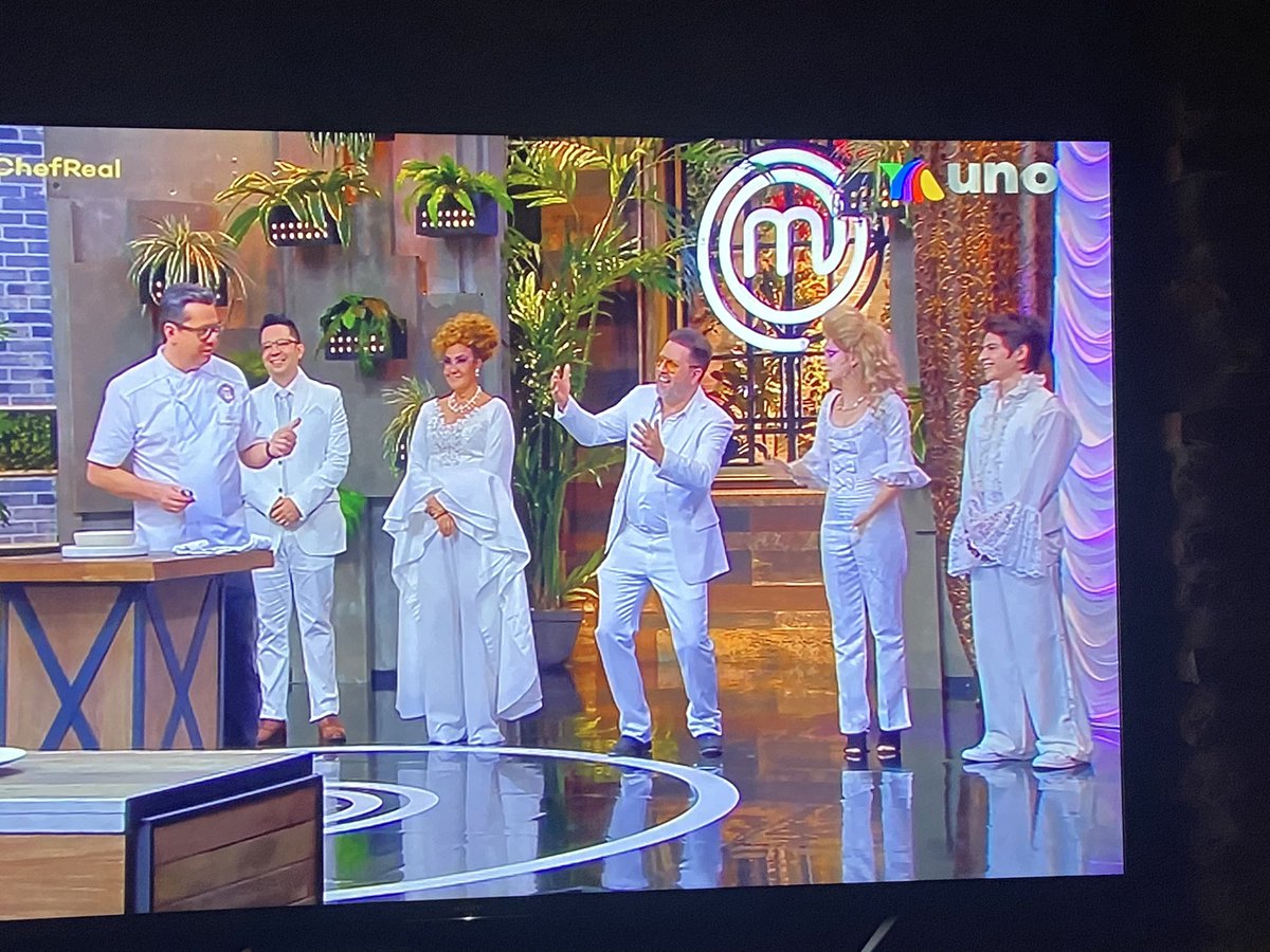 manunisima's tweet photo. Me quieren decir que temporada de #LaMasDraga es esta ? #MasterChefMx #MasterChefReal https://t.co/rXwV04UIGd