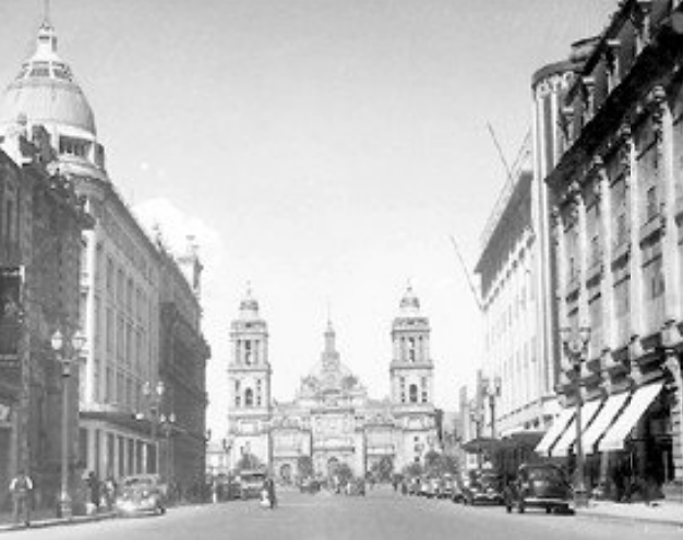Centro_CDMX's tweet photo. #ViajeEnElTiempo

Catedral, vista desde la calle 20 de Noviembre 1940.

Mediateca INAH https://t.co/9PmsKkjSOc