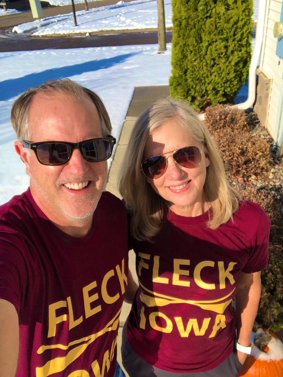 kathywox's tweet photo. Game Day!! 
Row The Boat
Ski U Mah
Go Gophers!!
@celamp63 
@GopherFootball https://t.co/wg3shRznGu