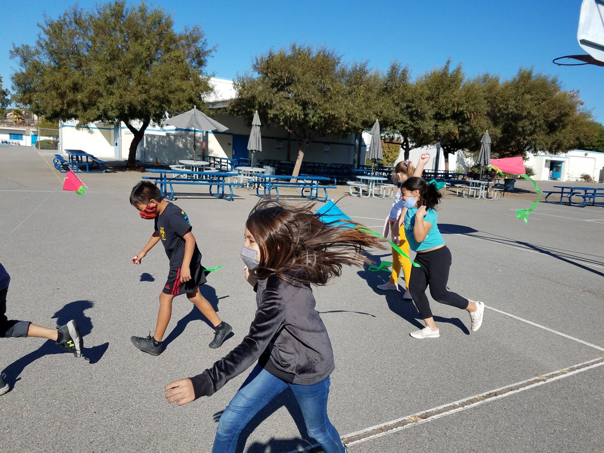 MsTCash1's tweet photo. Flying kites to find invisible forces @CasitaMagnet https://t.co/AffJFKCWMY