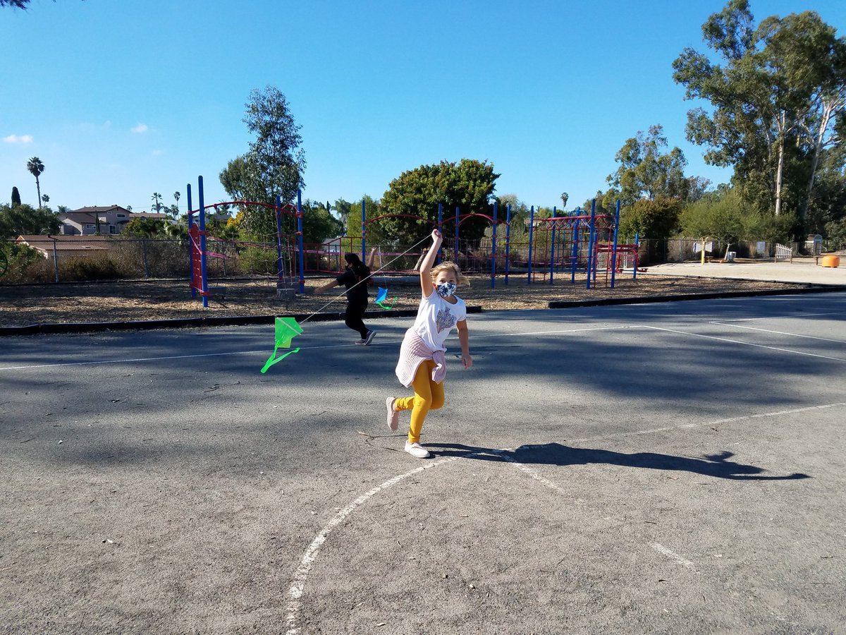 MsTCash1's tweet photo. Flying kites to find invisible forces @CasitaMagnet https://t.co/AffJFKCWMY