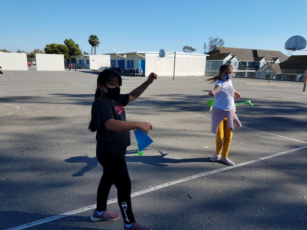 MsTCash1's tweet photo. Flying kites to find invisible forces @CasitaMagnet https://t.co/AffJFKCWMY